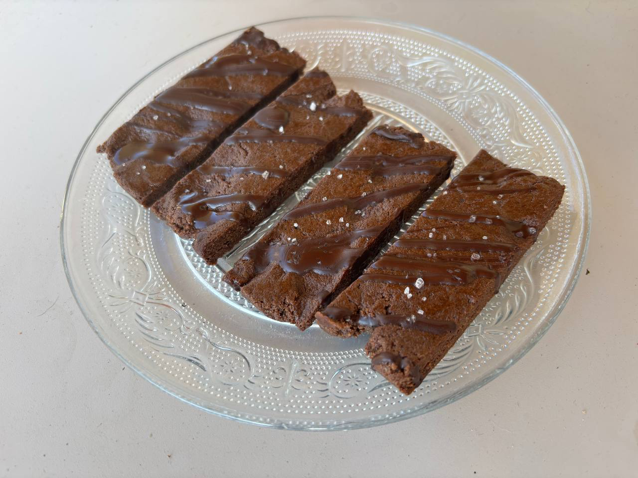 No-Bake Keto Protein Bars: Fudgy Chocolate Almond Recipe