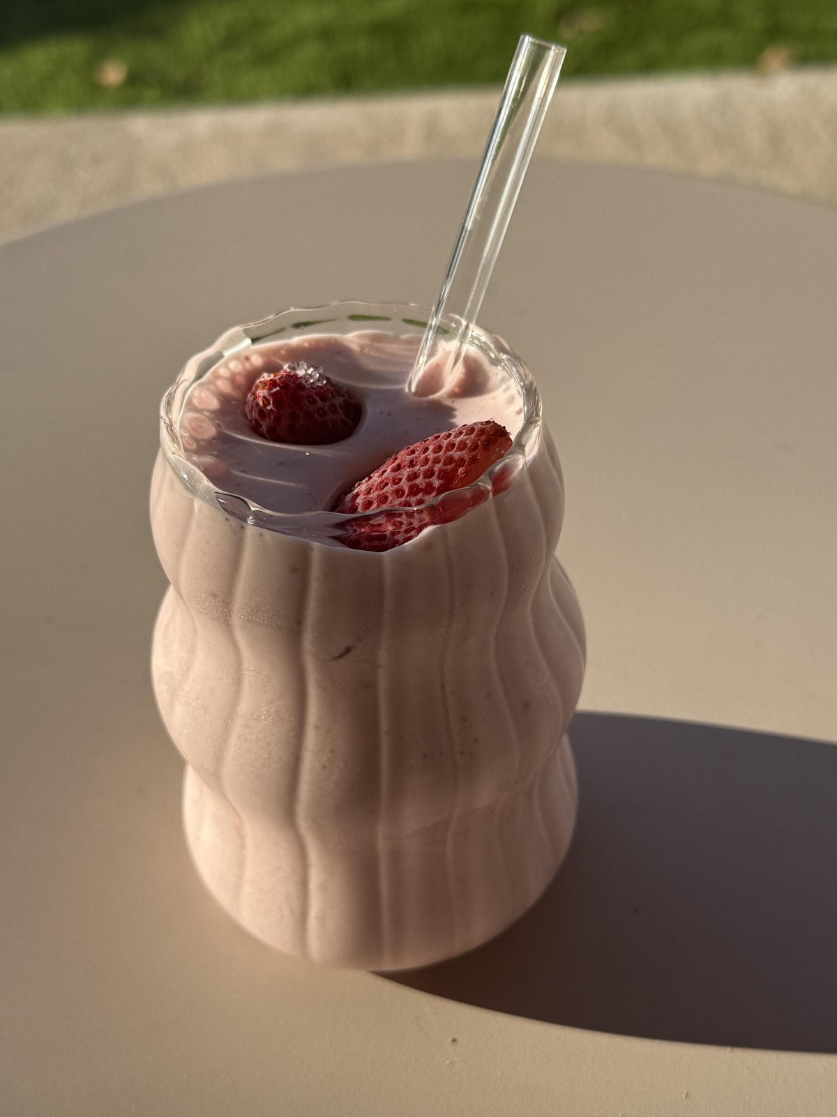 Strawberry lemon shake mid-blend
