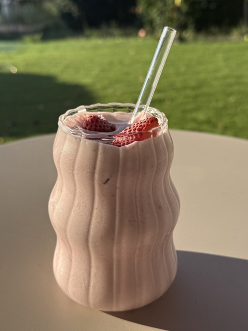 Low-Calorie Strawberry Lemon Protein Shake: Easy No-Sugar Recipe