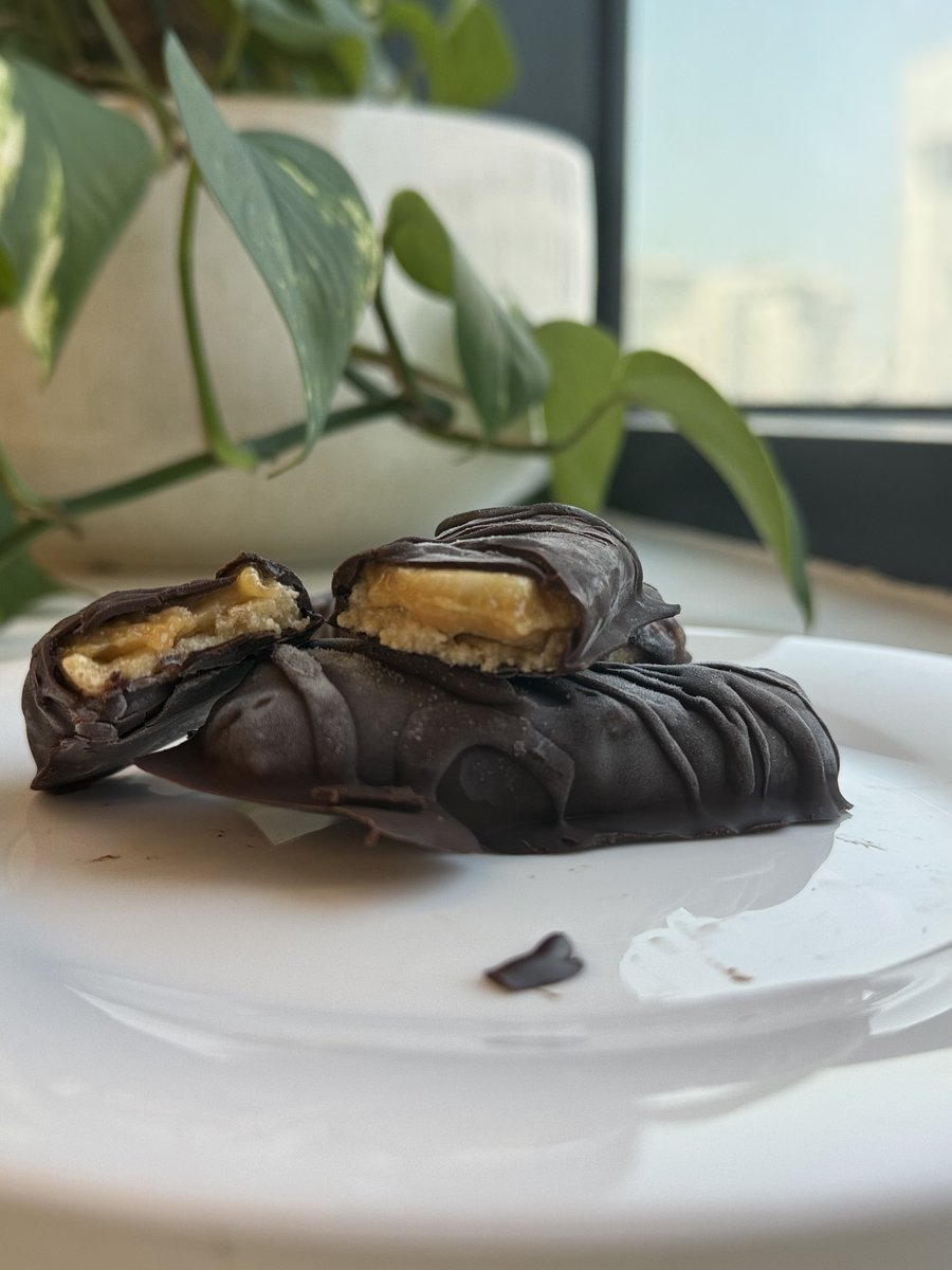 Peanut caramel before assembly